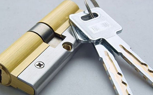 沈陽無鑰匙進入鑰匙鎖車?yán)镌趺崔k